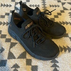 Skechers black tennis shoes